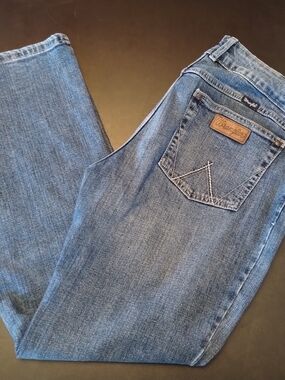 Wrangler Women's Straight Jeans in Medium Blue Denim 11x30